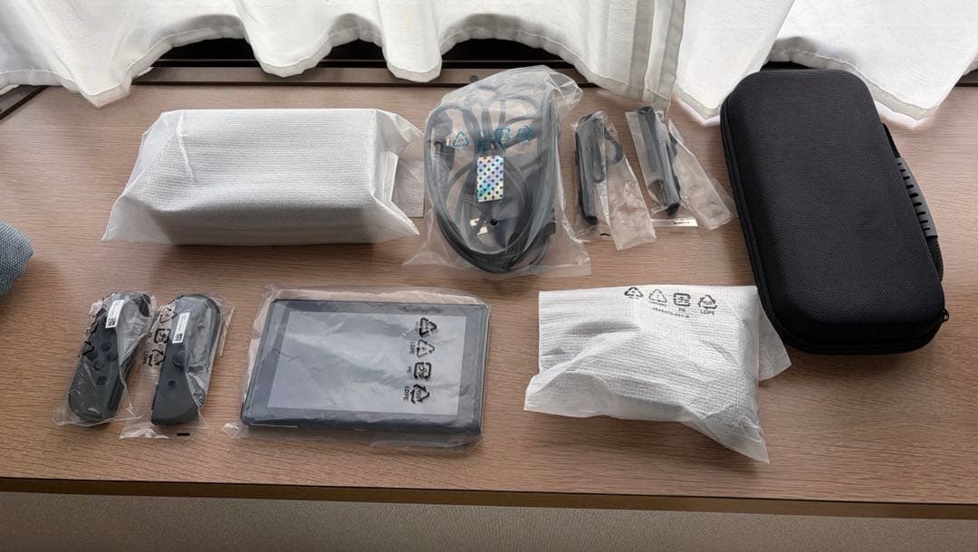 Nintendo Switch 本体 周辺機器 携帯用ケース+ガラス保護フィルム