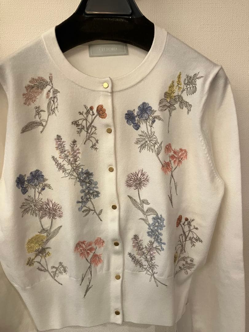 【新品未使用】CELFORDセルフォード♪フラワー刺繍カーディガン OWHT