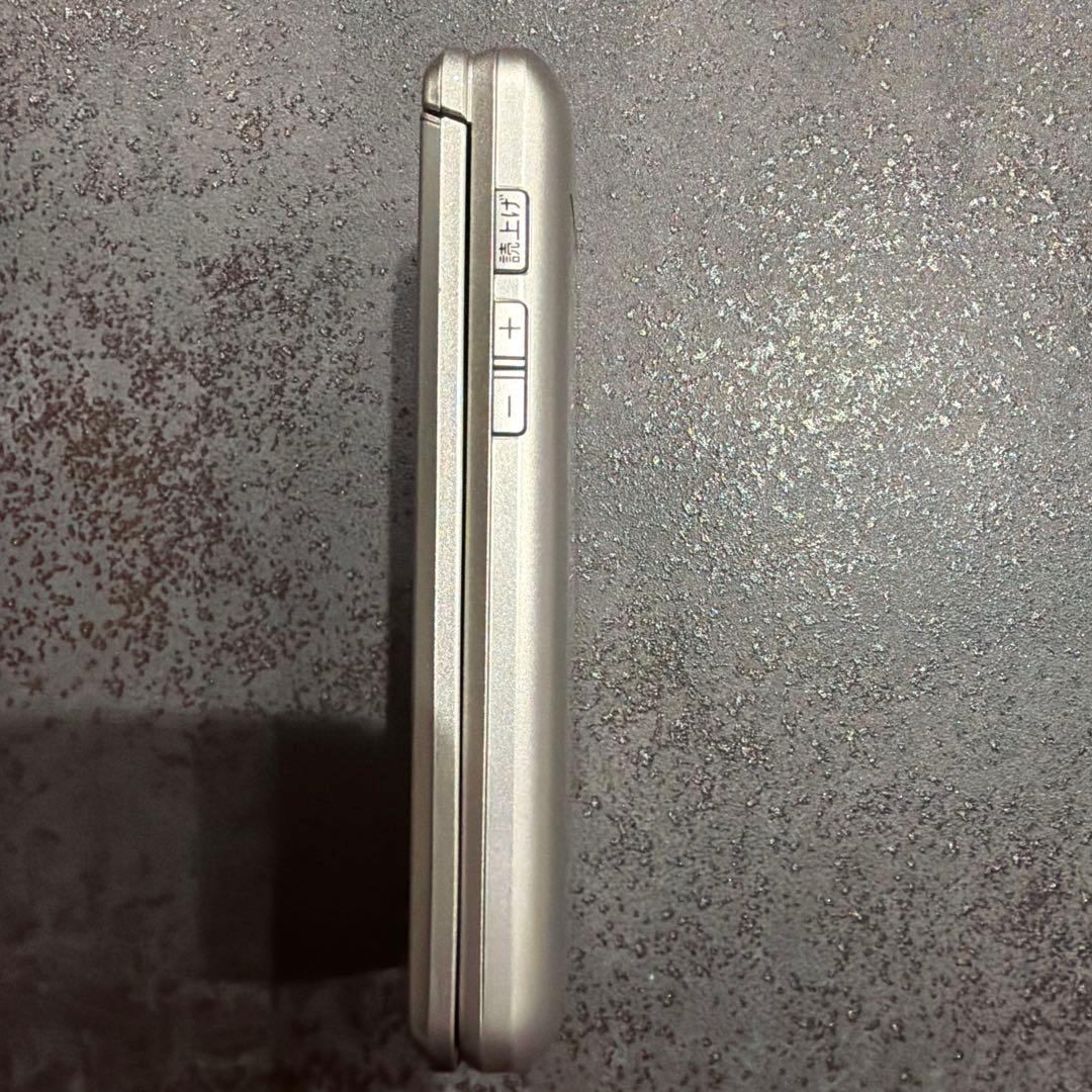 au KYF41 ホワイト 折りたたみ式携帯電話