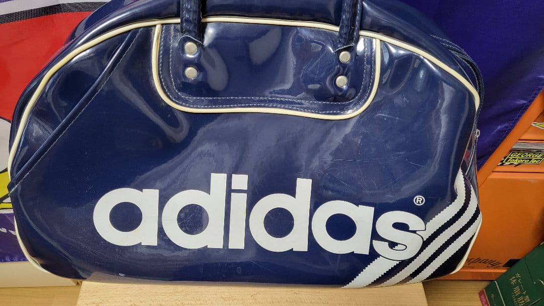 adidas エナメルボストンバック　紺色　ユーズド品