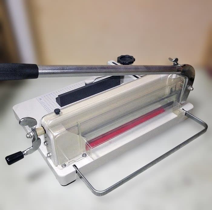 業務用 ペーパーカッター A4 大型裁断機　　動作確認済み