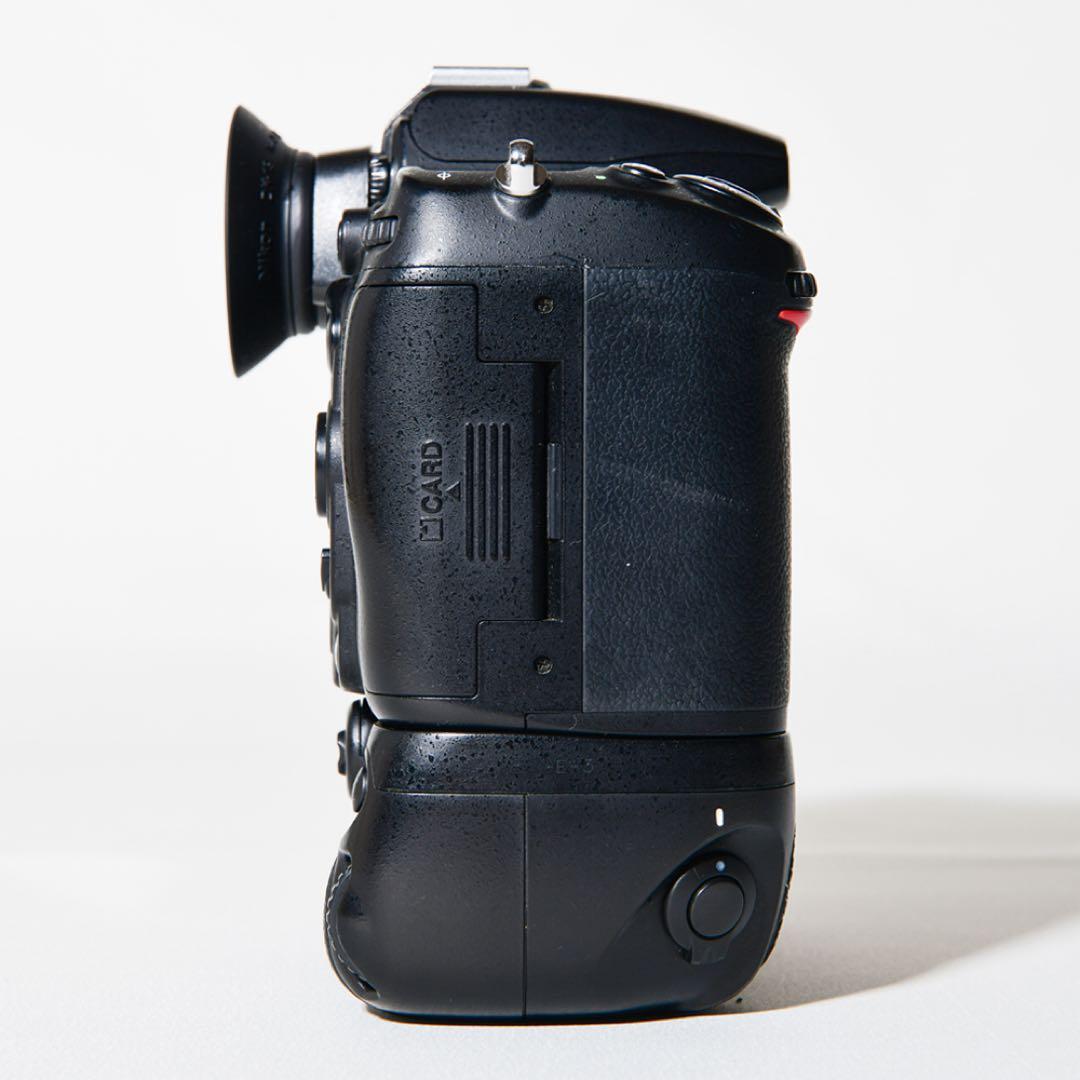 Nikon D7000 18-105mm レンズキット バッテリー2個・グリップ