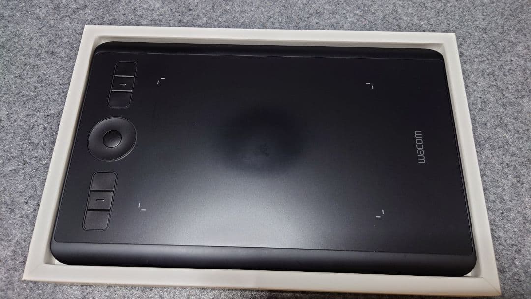 液タブ・ペンタブ Wacom Intuos Pro S PTH460K0D