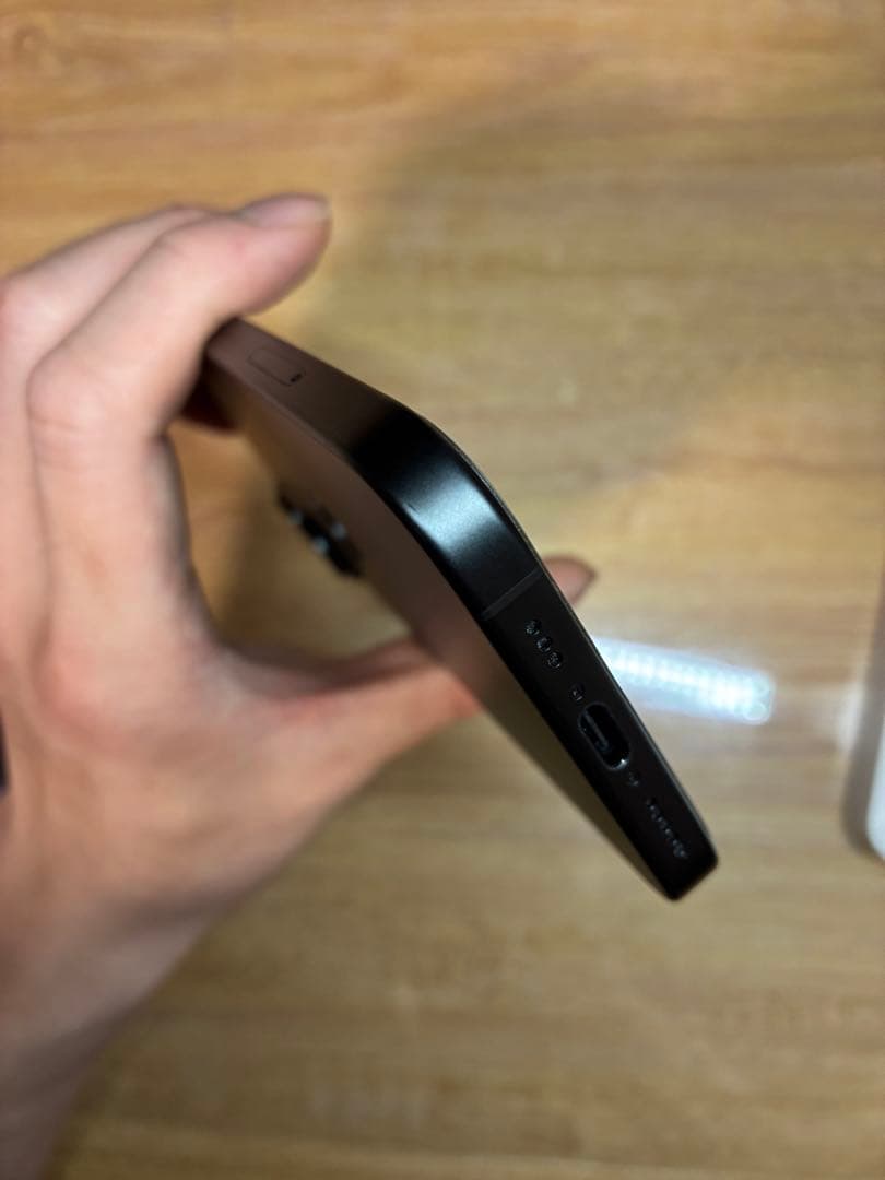 iPhone 16 128GBブラック本体+純正ケース