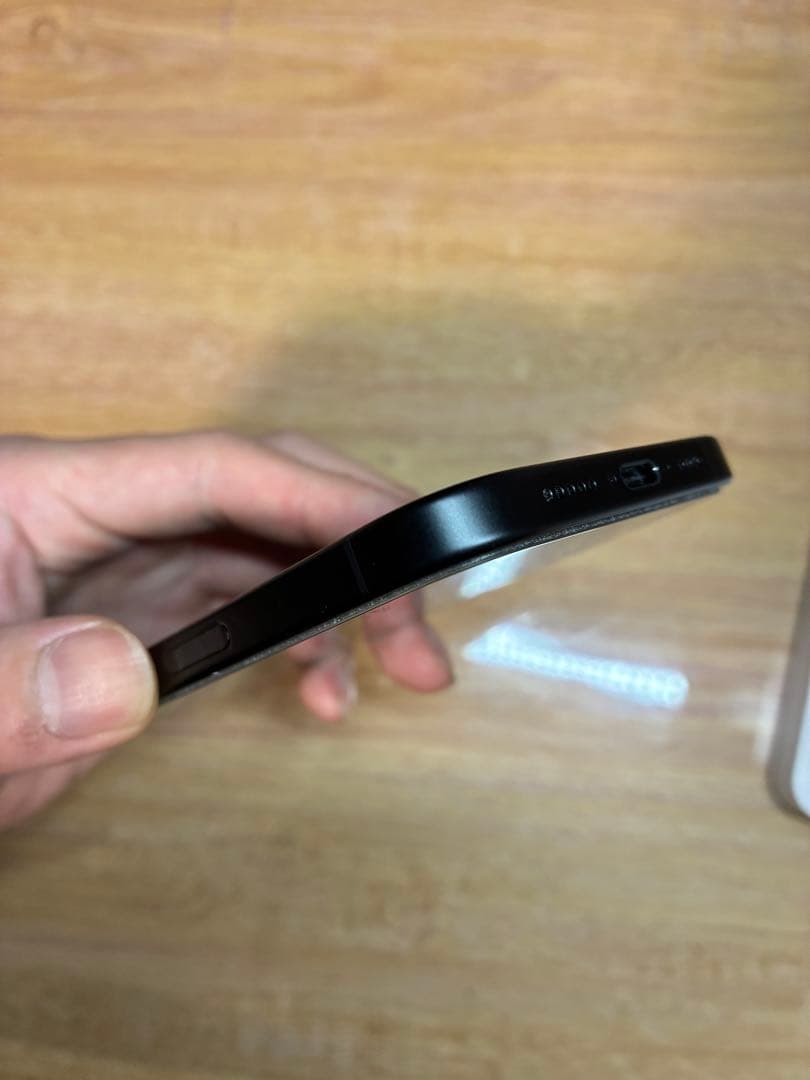 iPhone 16 128GBブラック本体+純正ケース