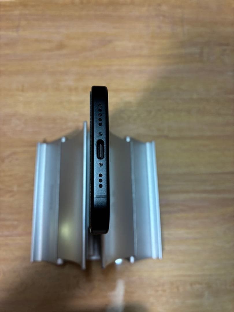 iPhone 16 128GBブラック本体+純正ケース