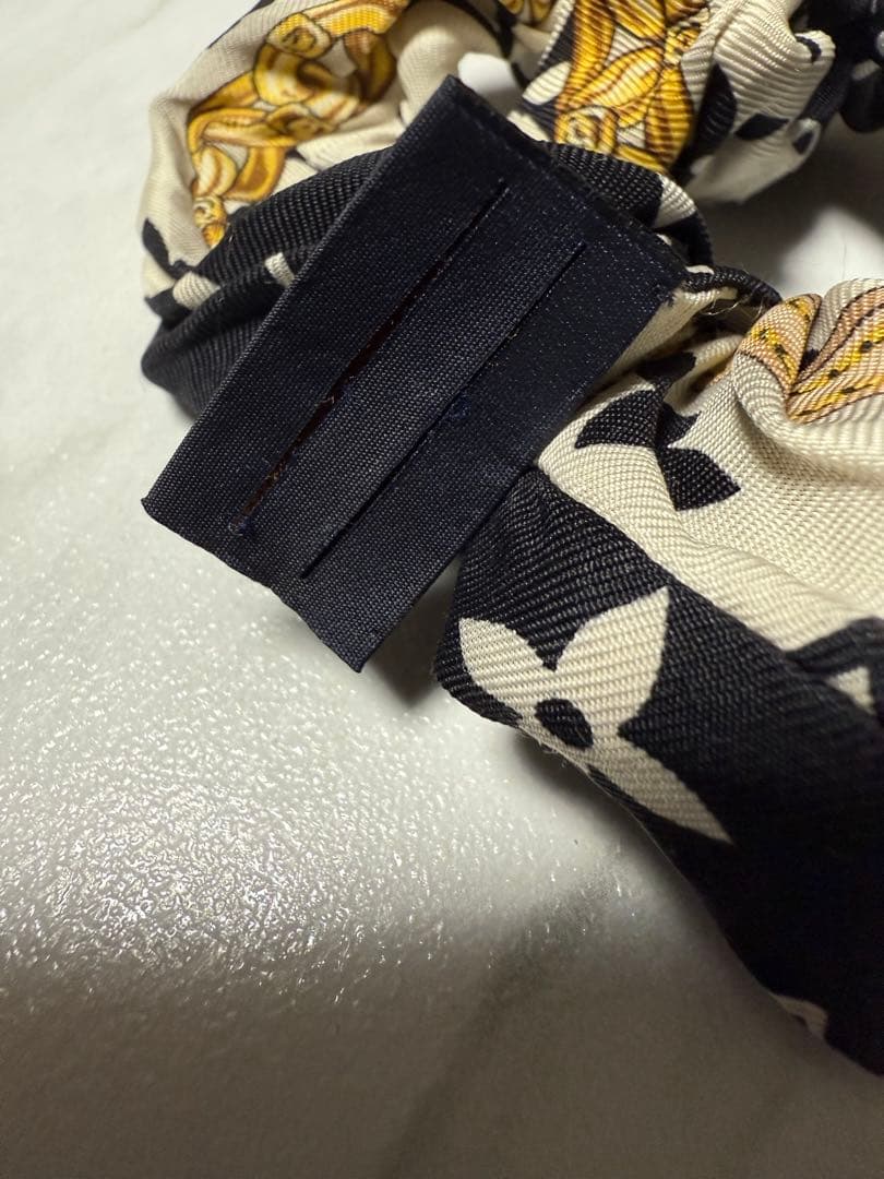 Louis Vuitton シルク花柄シュシュ ヘアゴム