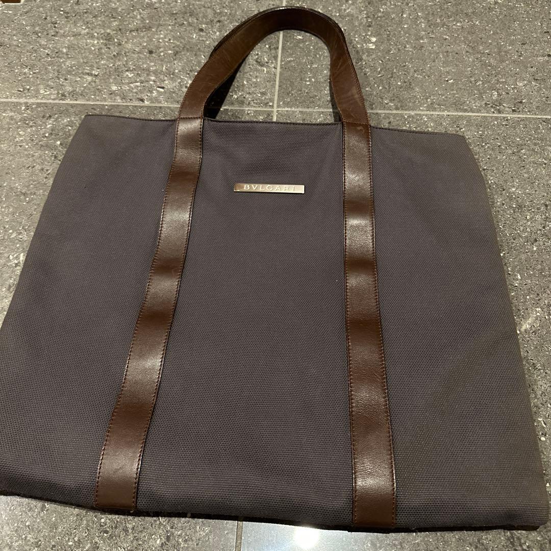 ブルガリ　シンプルな大きめトートバッグ　マチ無し　ビジネス