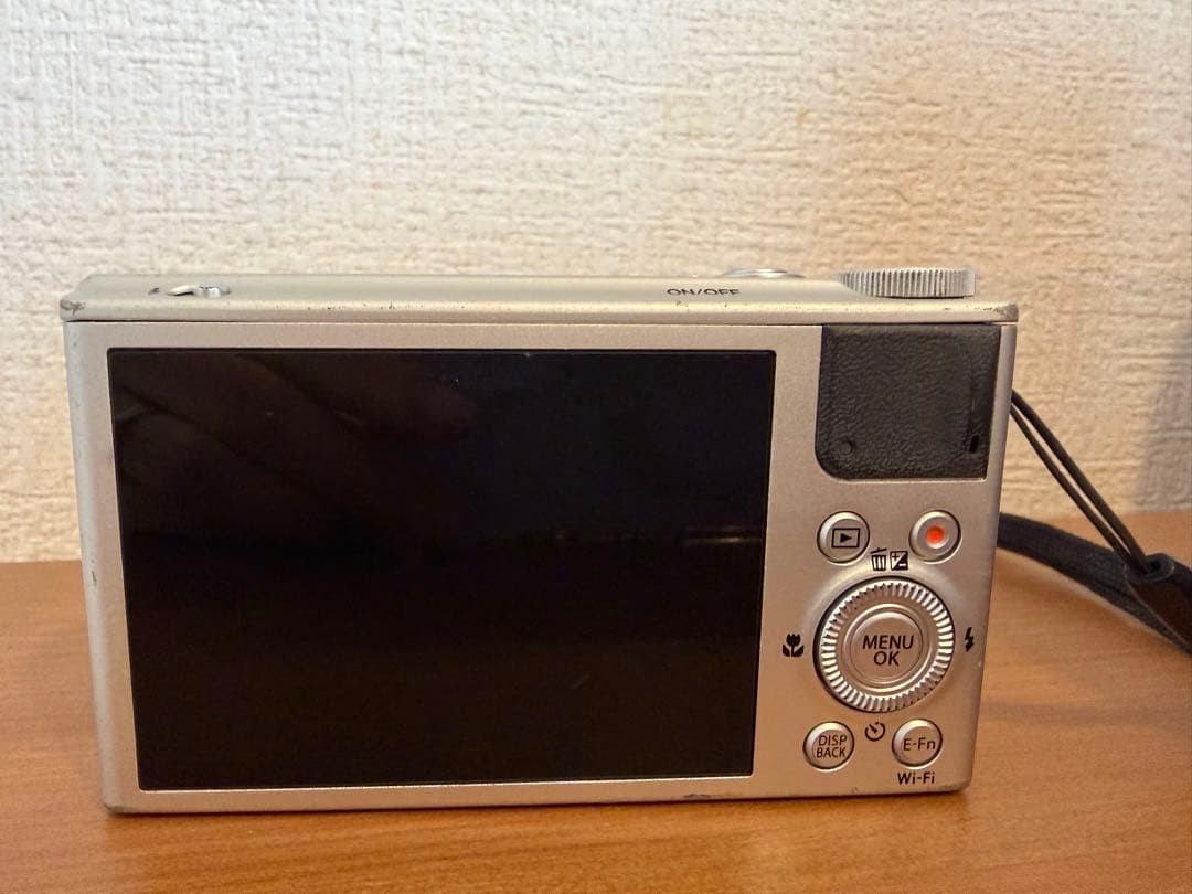 【セール！】Fujifilm XQ1 シルバー コンパクトデジタルカメラ