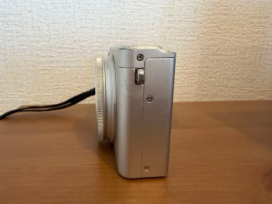 【セール！】Fujifilm XQ1 シルバー コンパクトデジタルカメラ