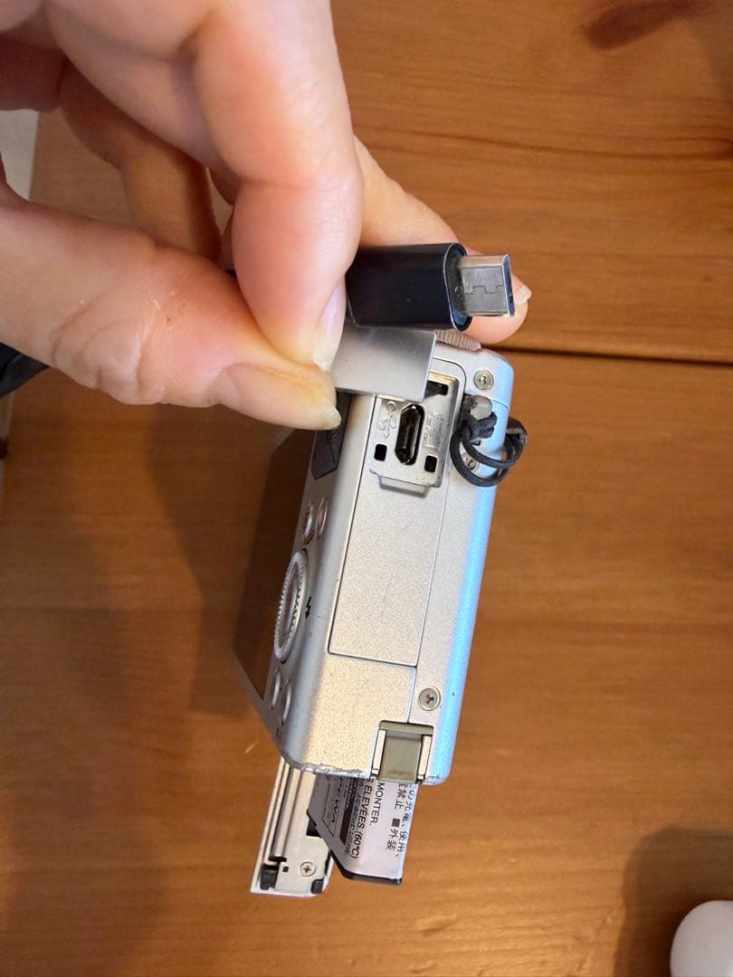 【セール！】Fujifilm XQ1 シルバー コンパクトデジタルカメラ