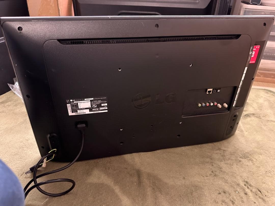 LG 32型テレビ32LB5810　2015年製　スタンド無　映り綺麗極美品！