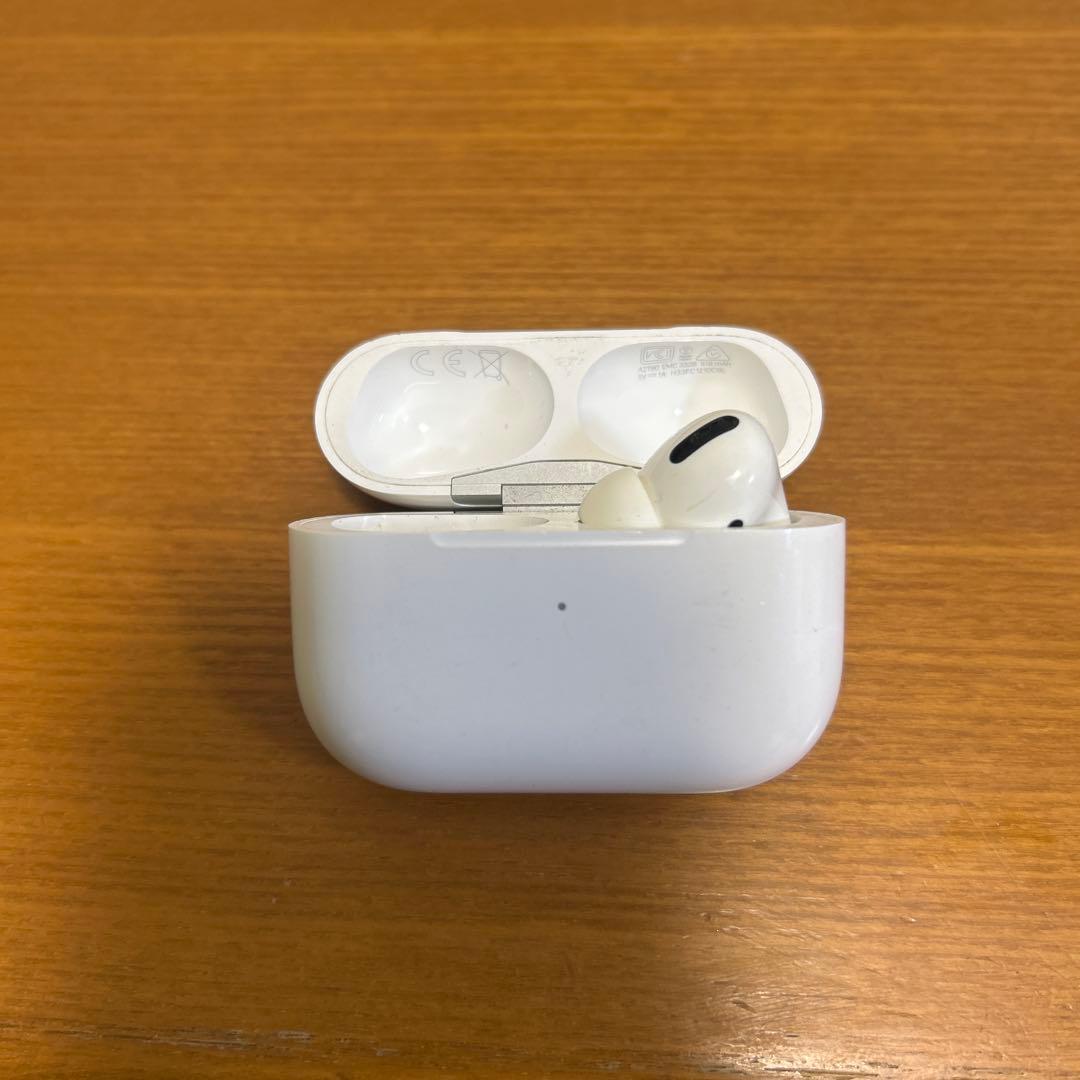 AirPods Pro ケースと右耳用のみ
