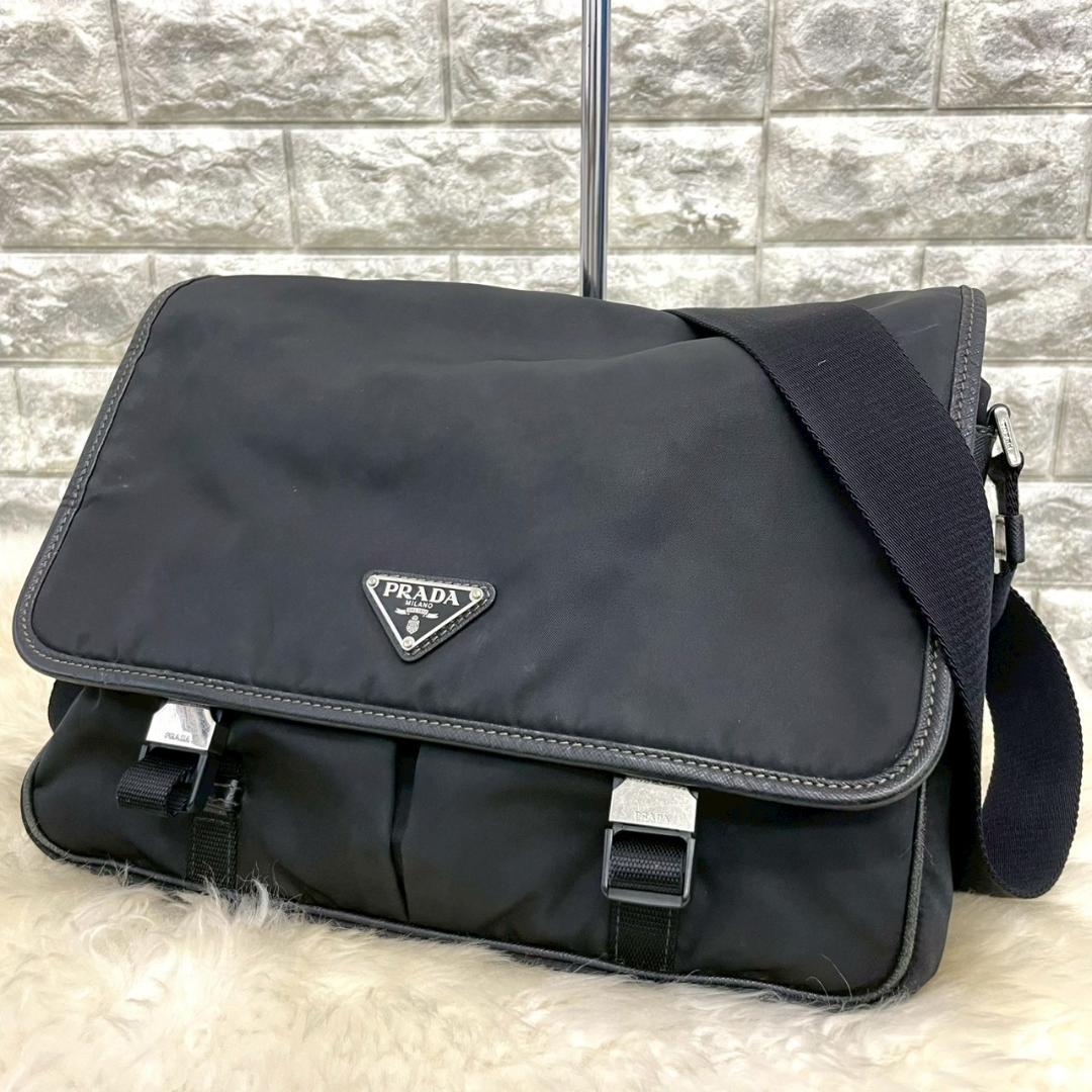 PRADA　プラダ　ナイロン　メッセンジャーバック　ロゴプレート　ブラック