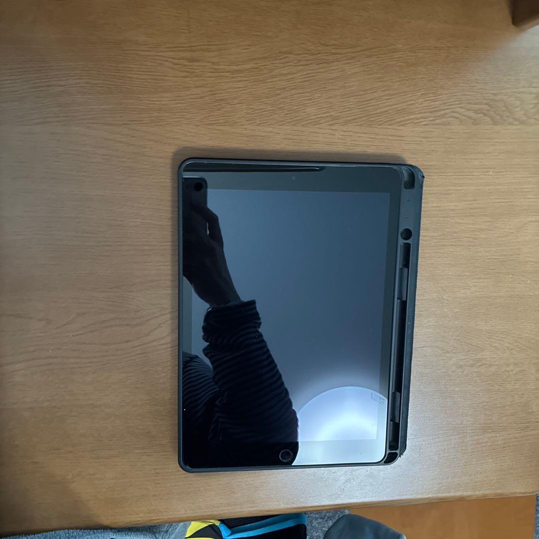 Apple iPad ブラック 第9世代 本体 カバー付き