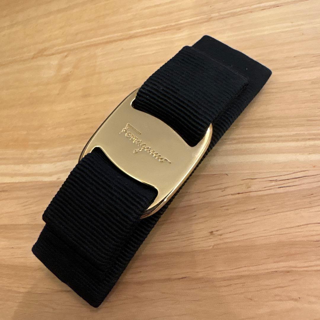 【フェラガモ】バレッタ　ブラック&ゴールド