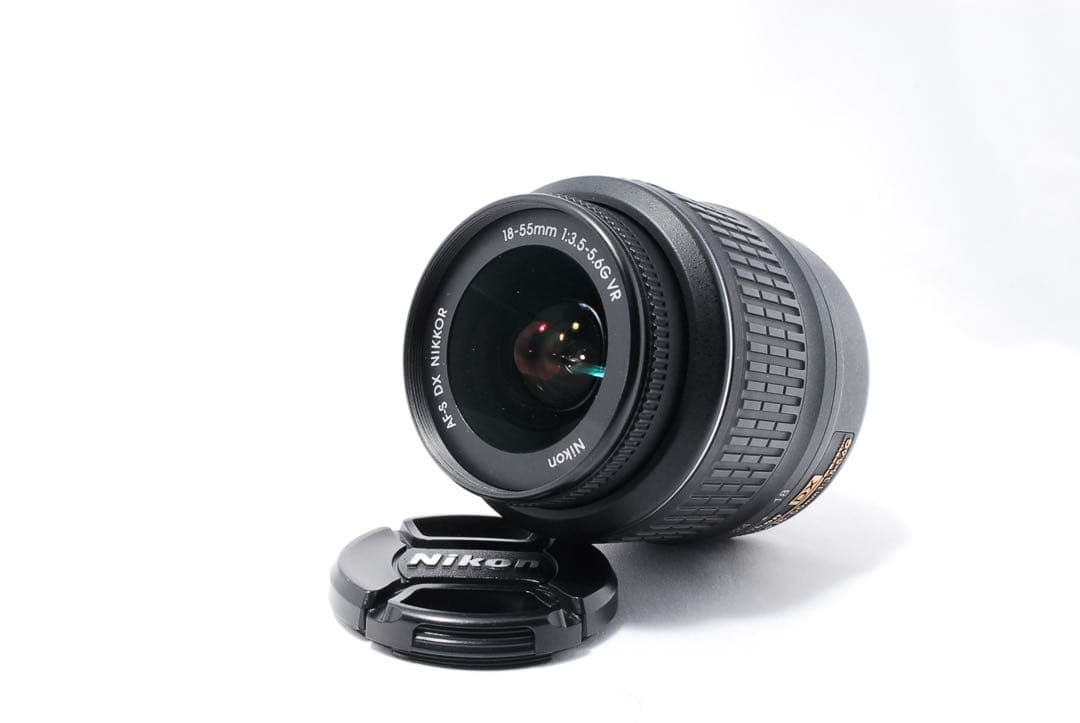 持ち歩き楽々❤️Nikon D3000❤️軽量ボディ✨一眼レフカメラ