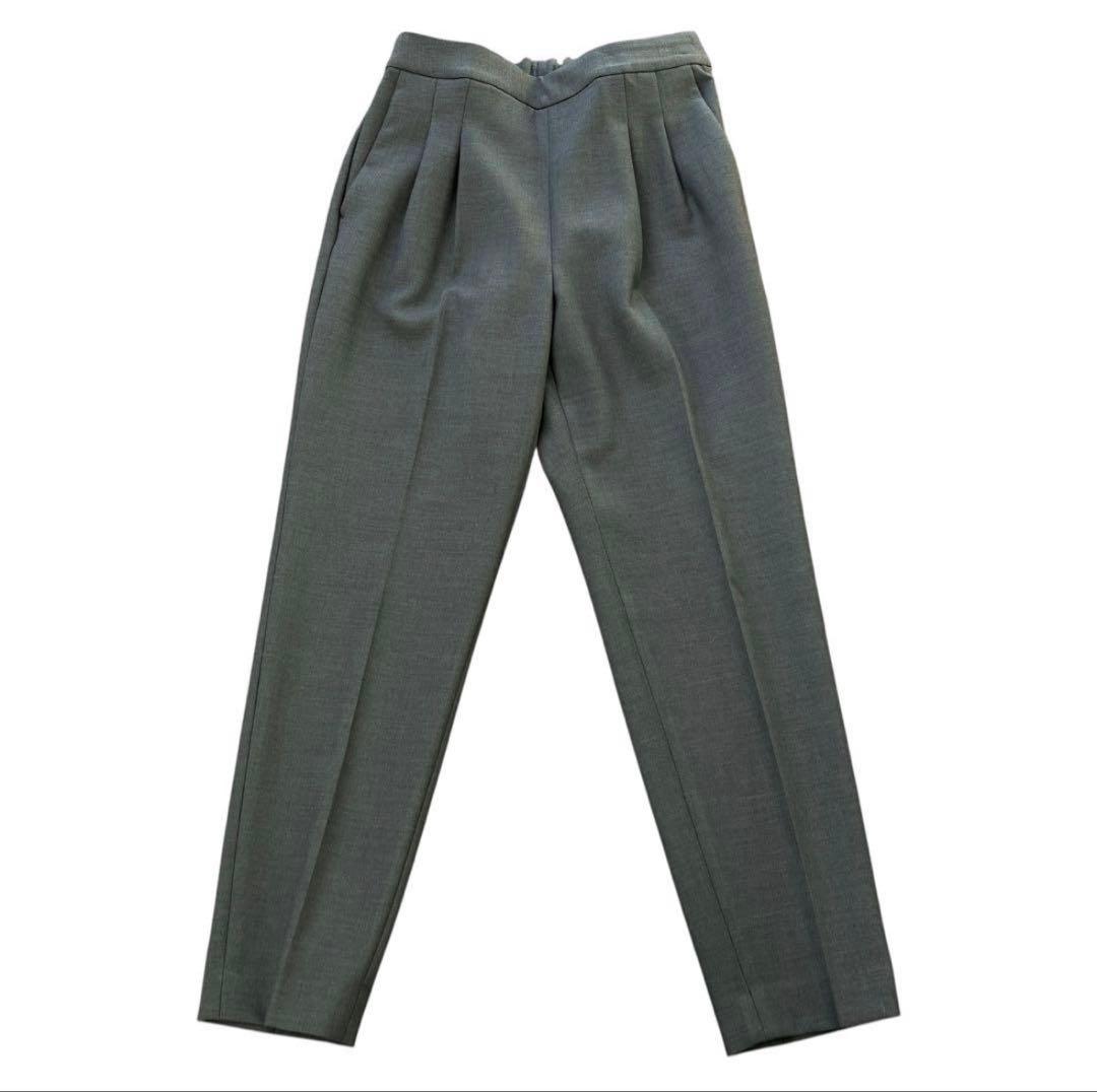 極美品　グリーンレーベル ノーカラー パンツスーツ38 グレー　洗える