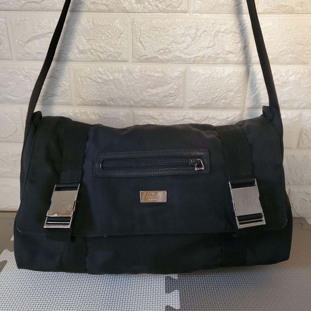GUCCI　グッチ　ショルダーバッグ　斜め掛け　ナイロン