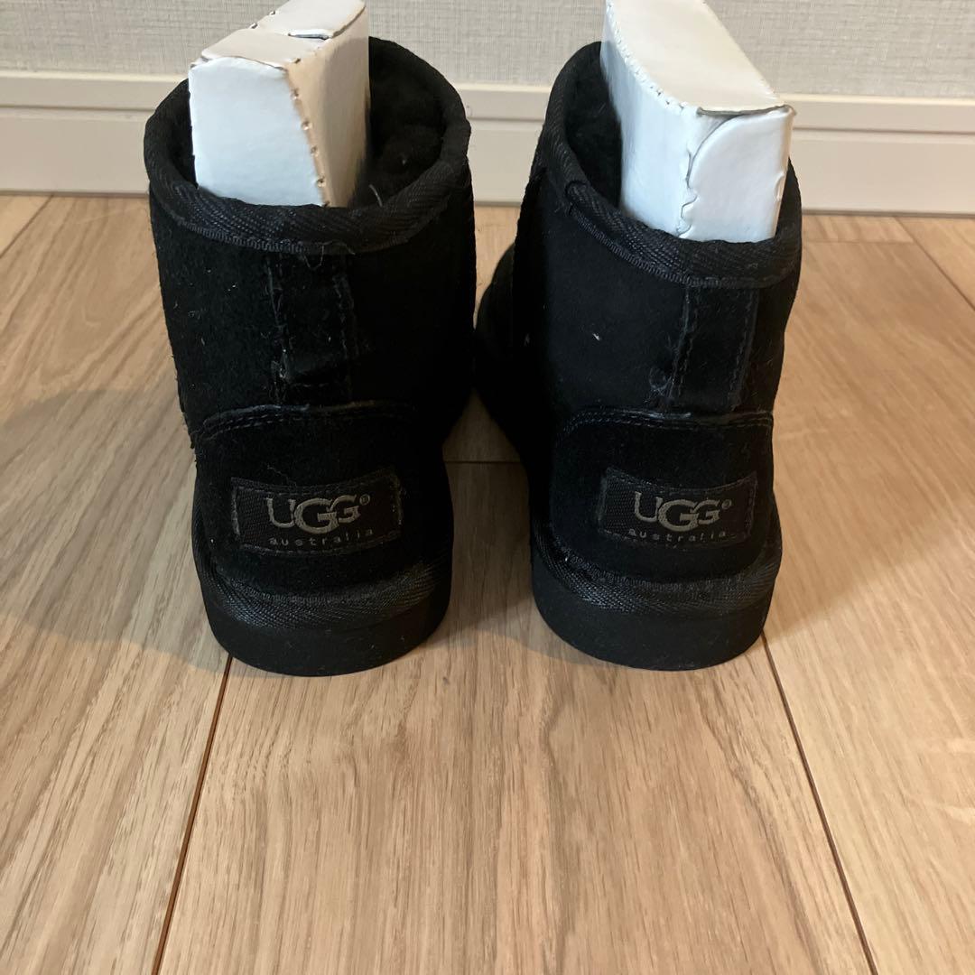 新品☆UGG ブラック キッズブーツ19センチ