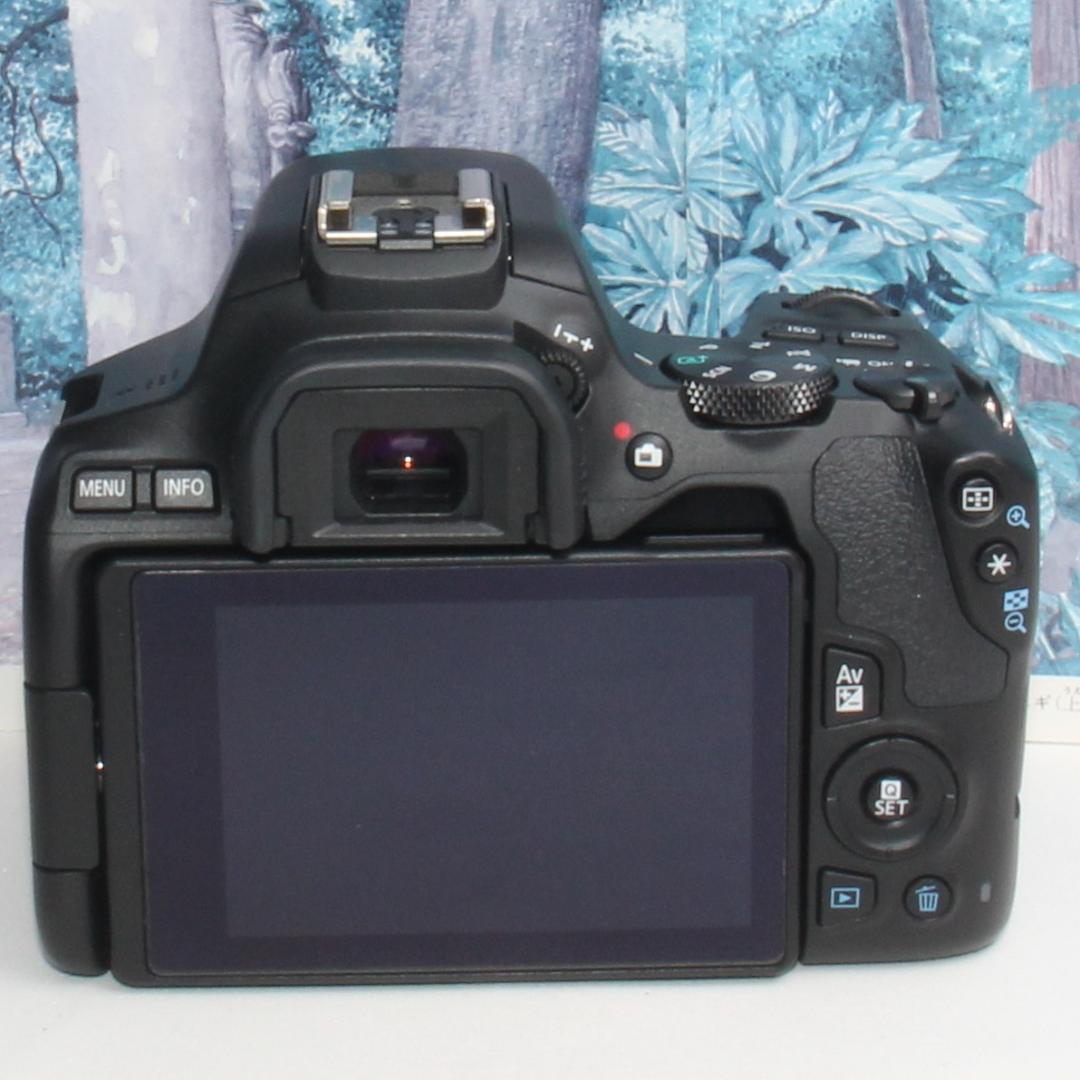 ☆扱い易い多機能な一眼レフ機☆キャノン kiss X10 トリプルレンズ☆