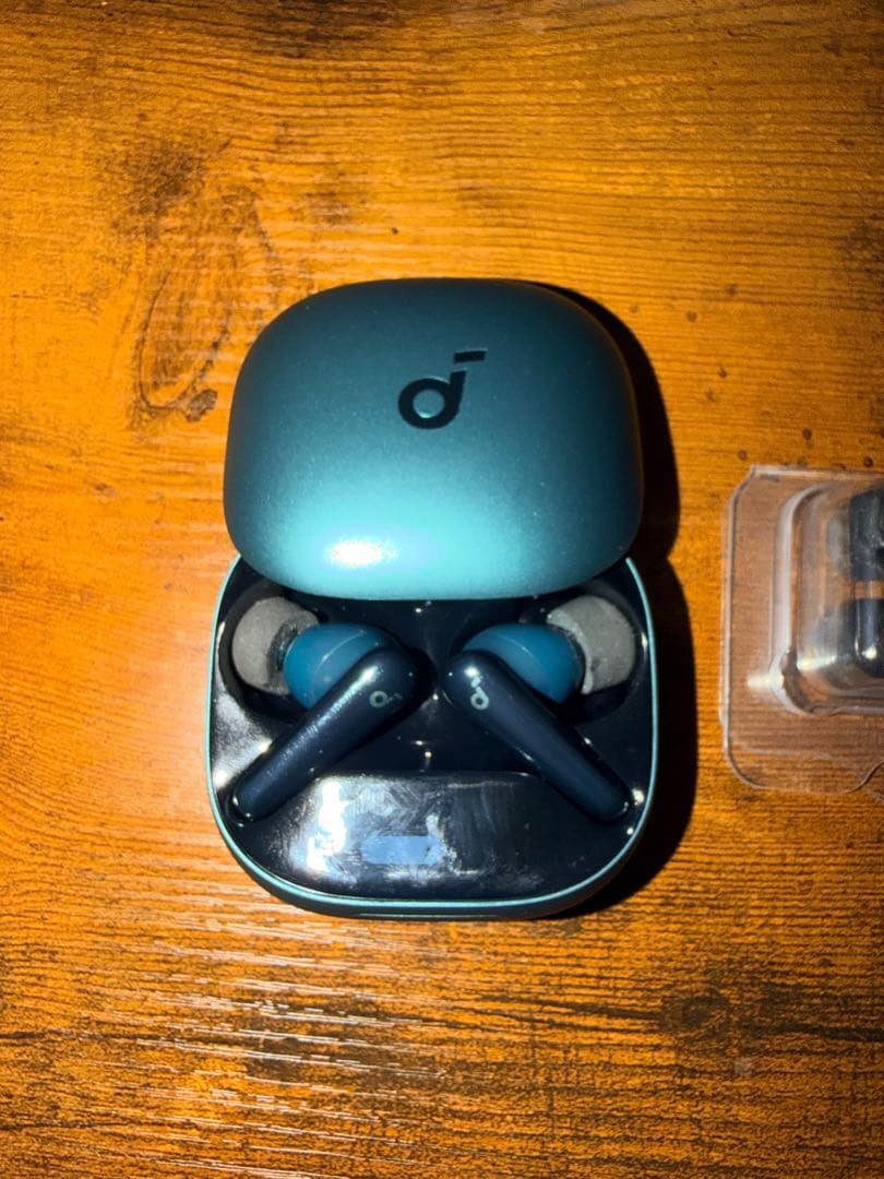 Anker ワイヤレスイヤホン 青 交換用イヤーチップ付き