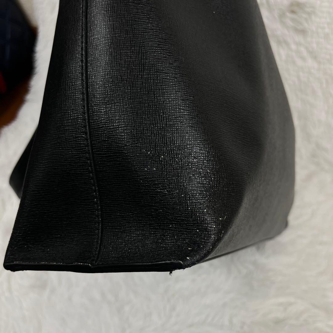 GIORGIO ARMANI レザー　トートバッグ　ブラック　A4収納