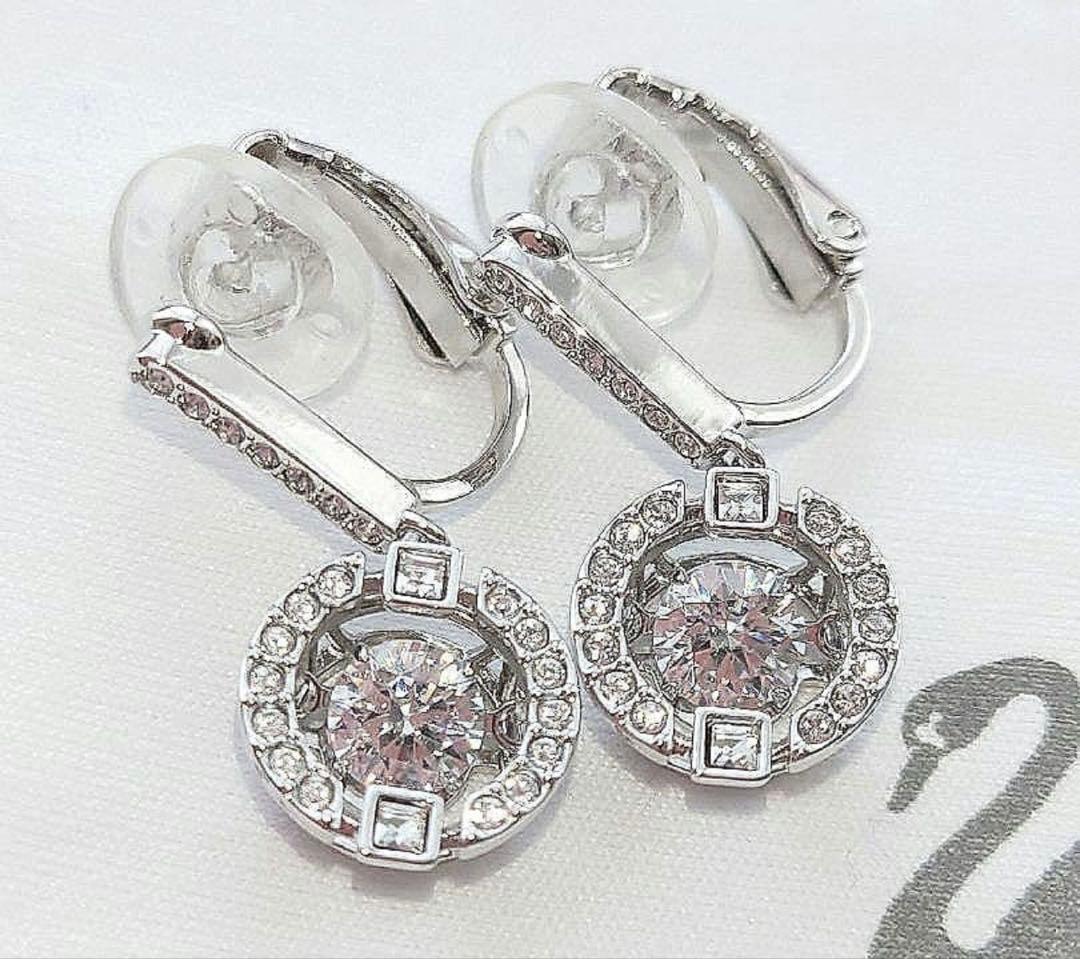 SWAROVSKI　Sparkling Dance Round イヤリング