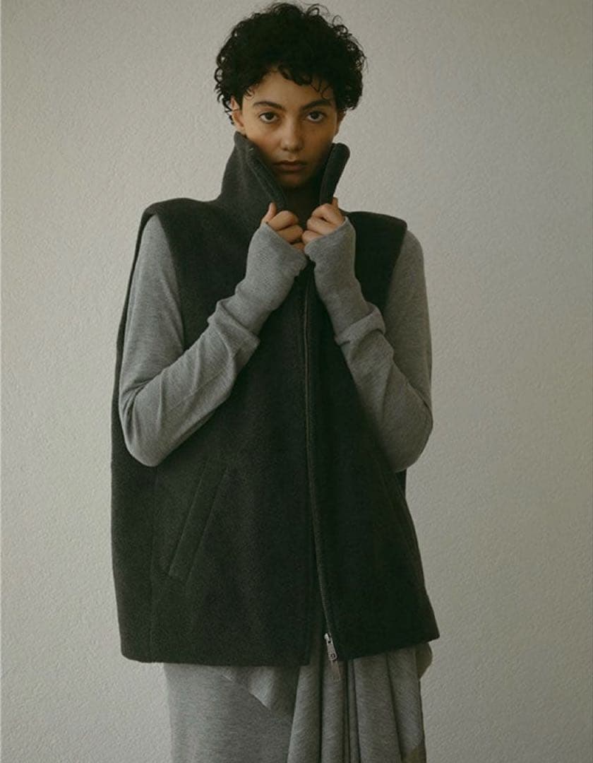 ETRE TOKYO 完売 メルトンフリースベスト アウター　チャコール