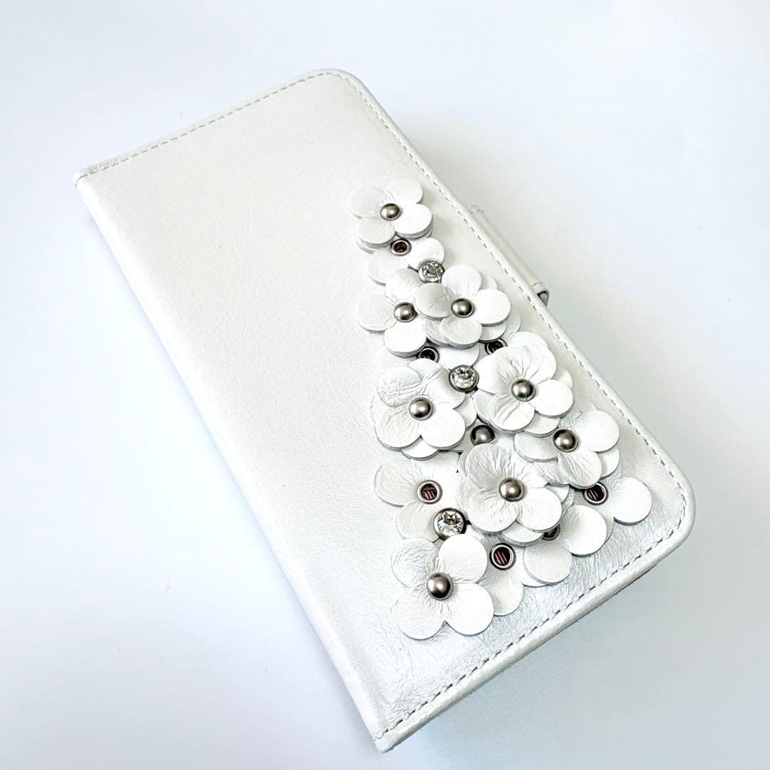 ✨新品✨アンテプリマ✨ マッツェット✨手帳型✨iPhoneSE✨ホワイト✨レザー