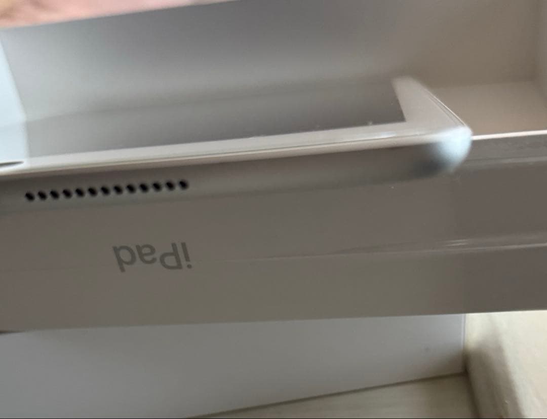 美品 iPad 9.7 128GB simフリーWi-Fi + Cellular