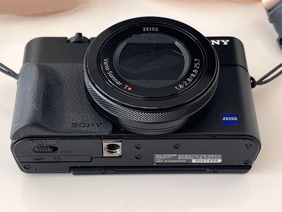 【海外版】SONY RX100M5 コンパクトデジタルカメラ ZEISSレンズ