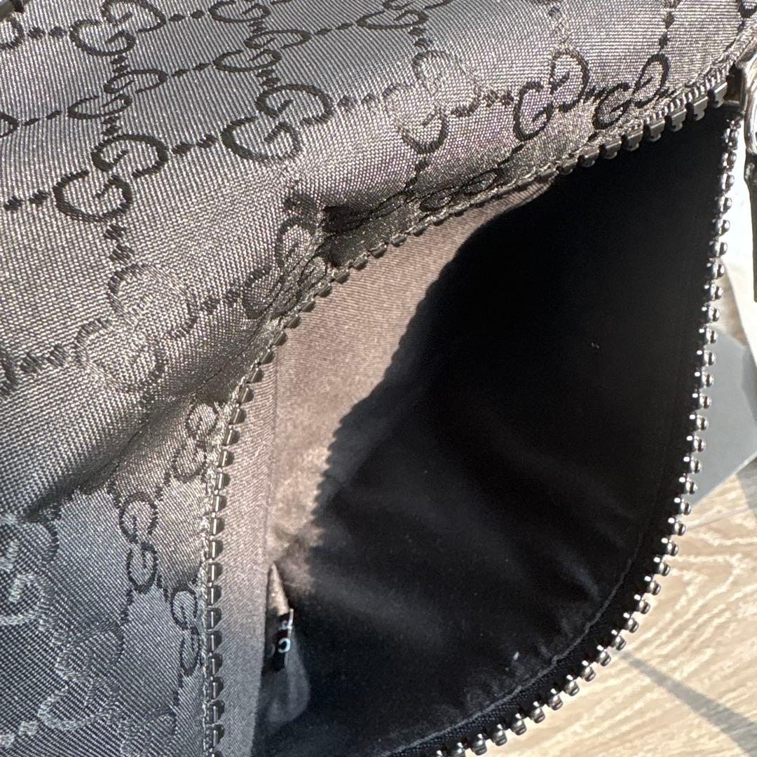 GUCCI ブラック GGパターン ボディバッグ