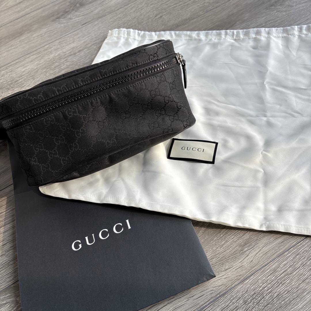 GUCCI ブラック GGパターン ボディバッグ
