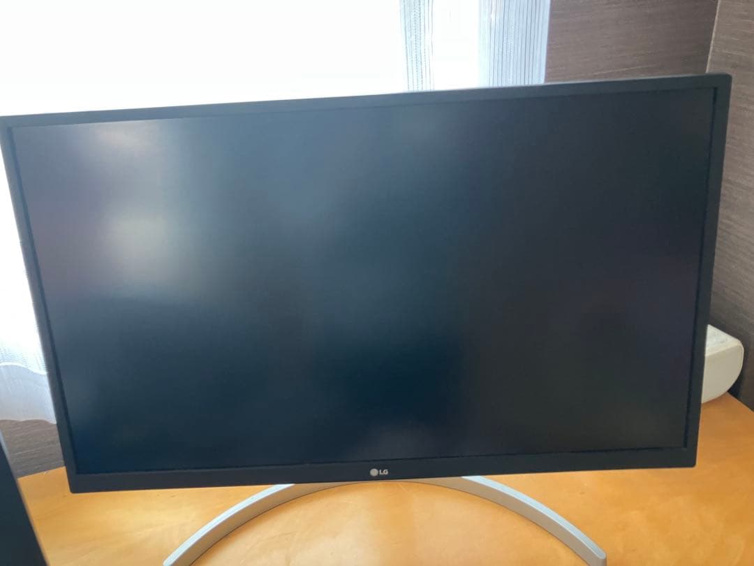 値下げ　4kモニター　ＬG 27UL550 　モニターと電源ケーブルのみ