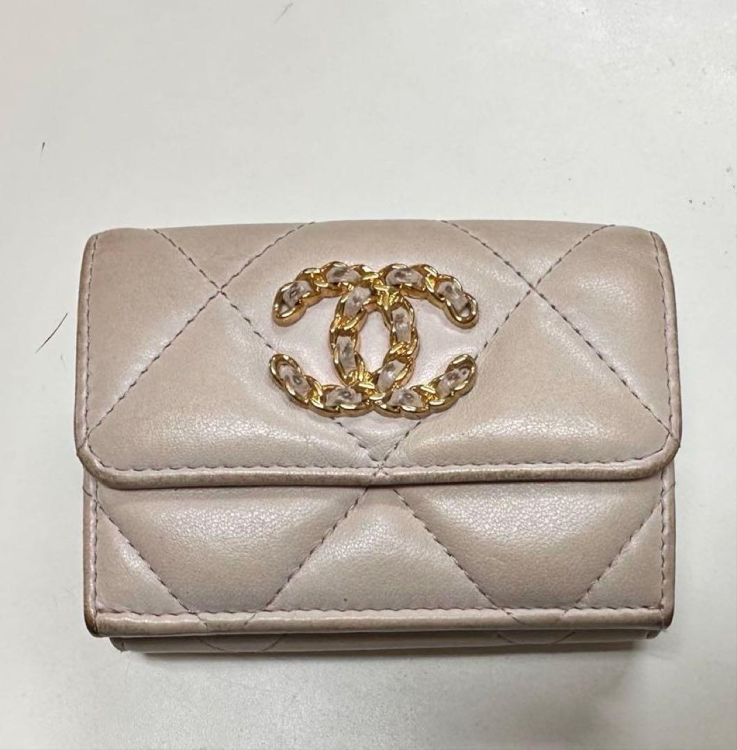 CHANEL ラムスキン　三つ折り財布