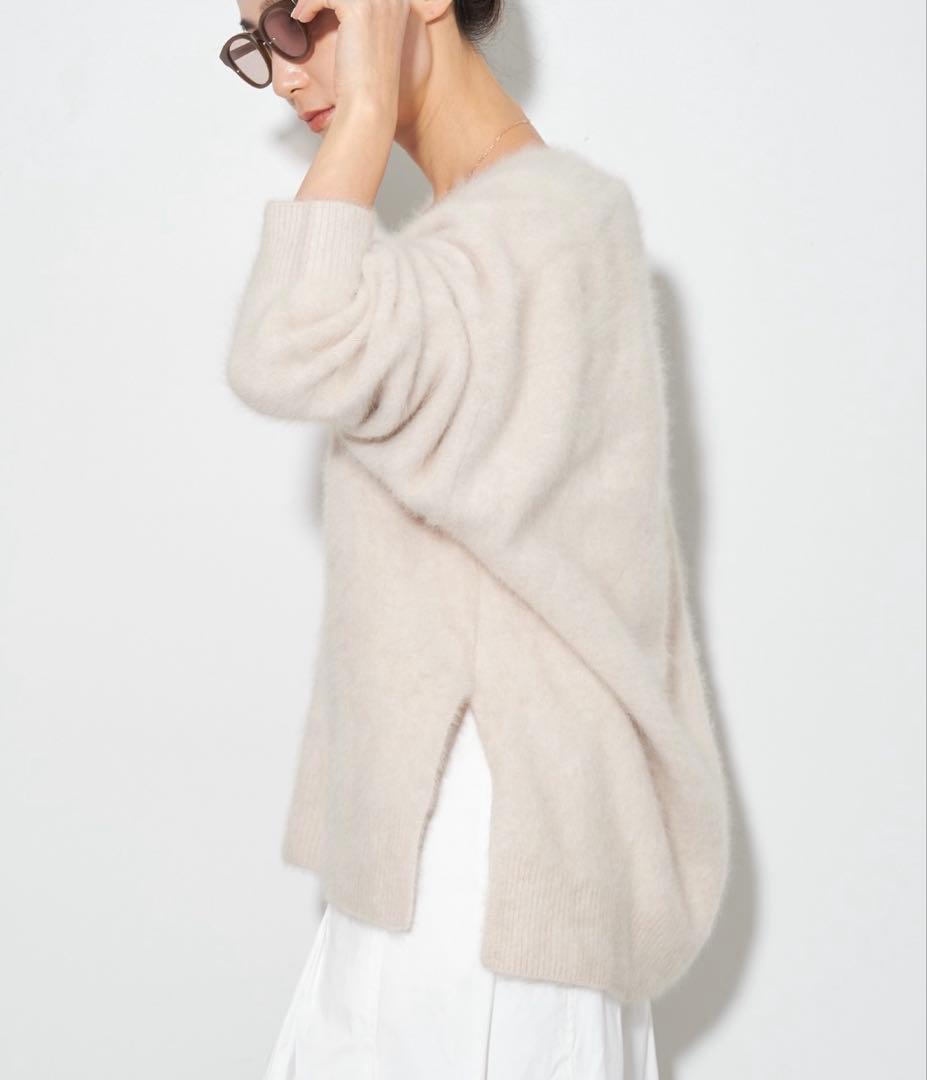 【新品未使用】Fur Vスリットプルオーバー　プラージュ