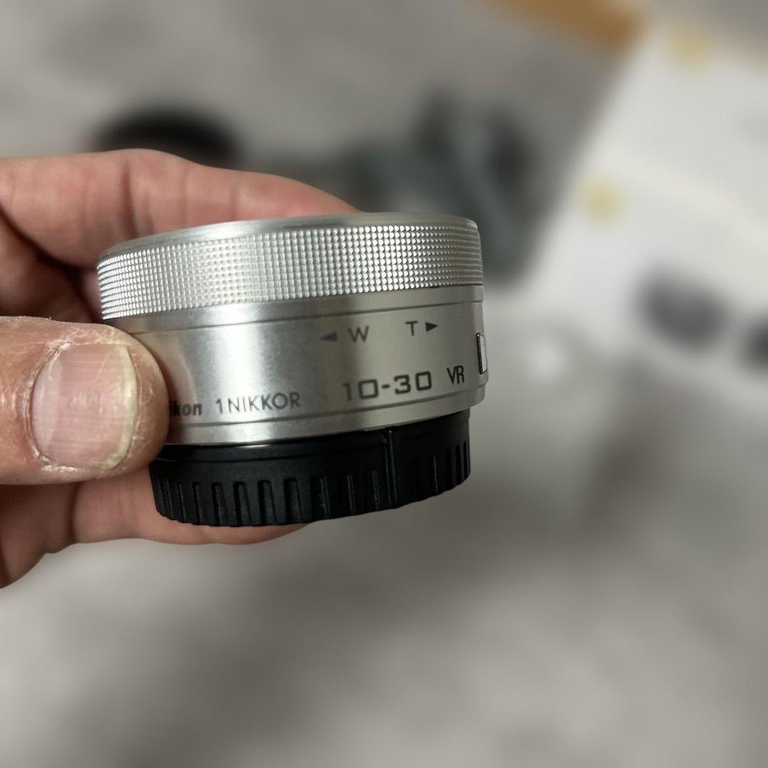 「美品」Nikon 1 J4 ミラーレスカメラ ダブルズームキット