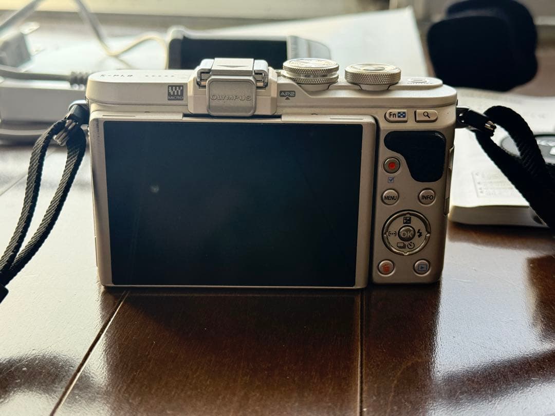 OLYMPUS PEN E-PL8 レンズセット フラッシュ付 動作確認済