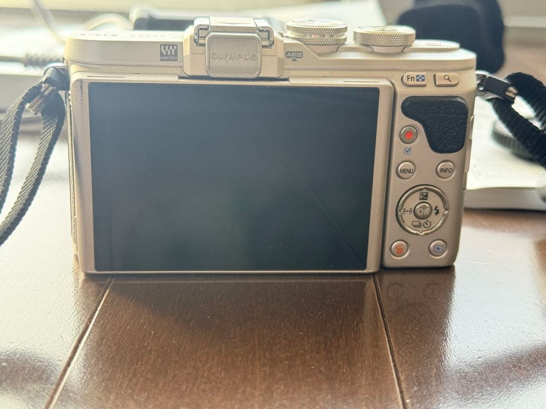 OLYMPUS PEN E-PL8 レンズセット フラッシュ付 動作確認済
