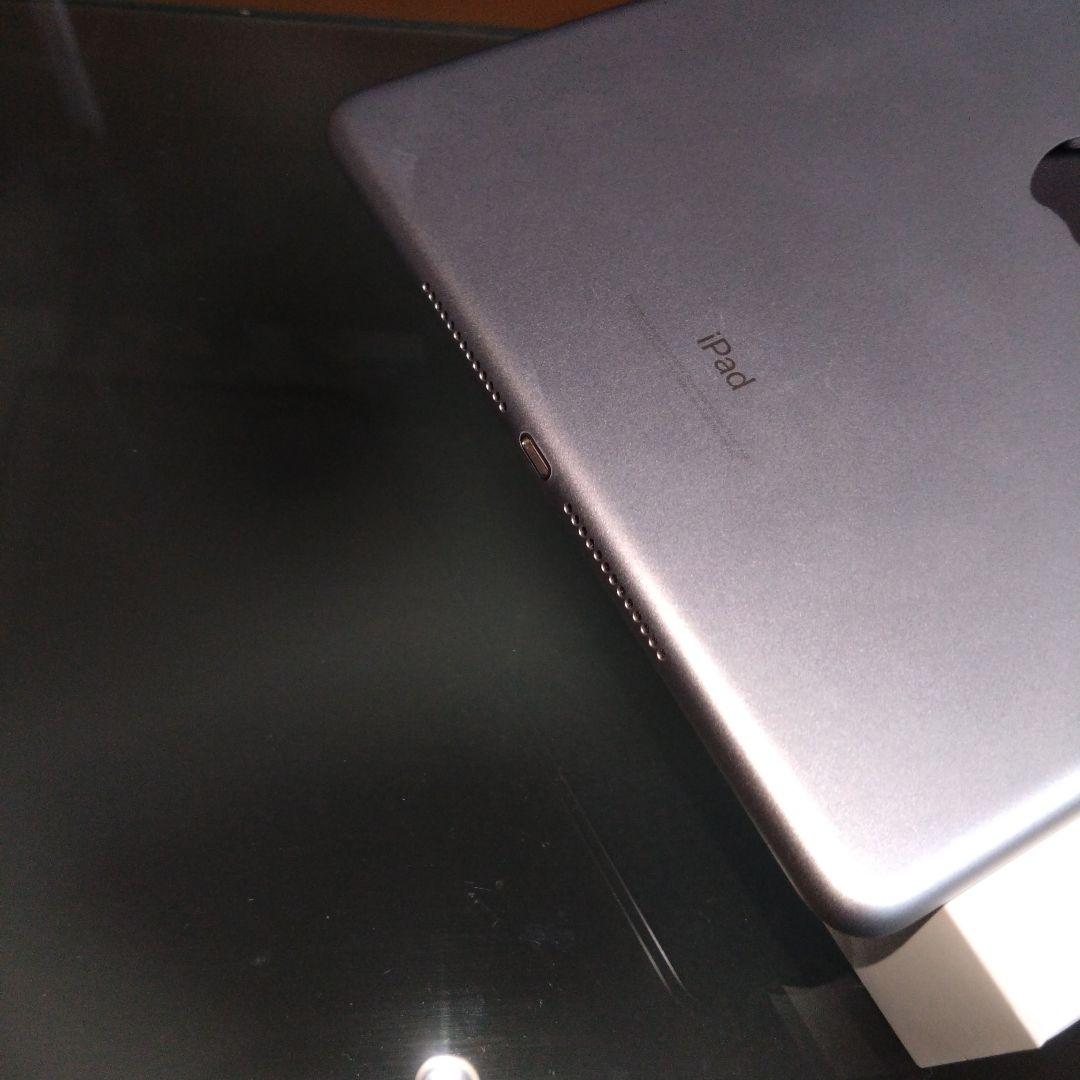 Apple iPad 第5世代　ホワイト 本体