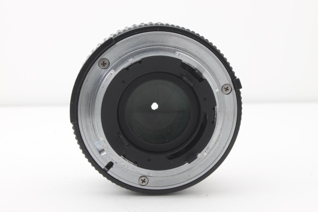 Nikon EM 　Nikkor 50mm f/1.8パンケーキレンズ