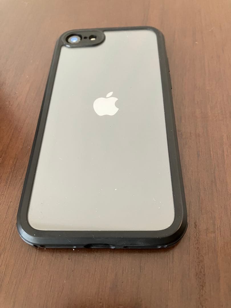 iPhoneSE(第２世代)ブラック 本体 SIMフリー ケース付き