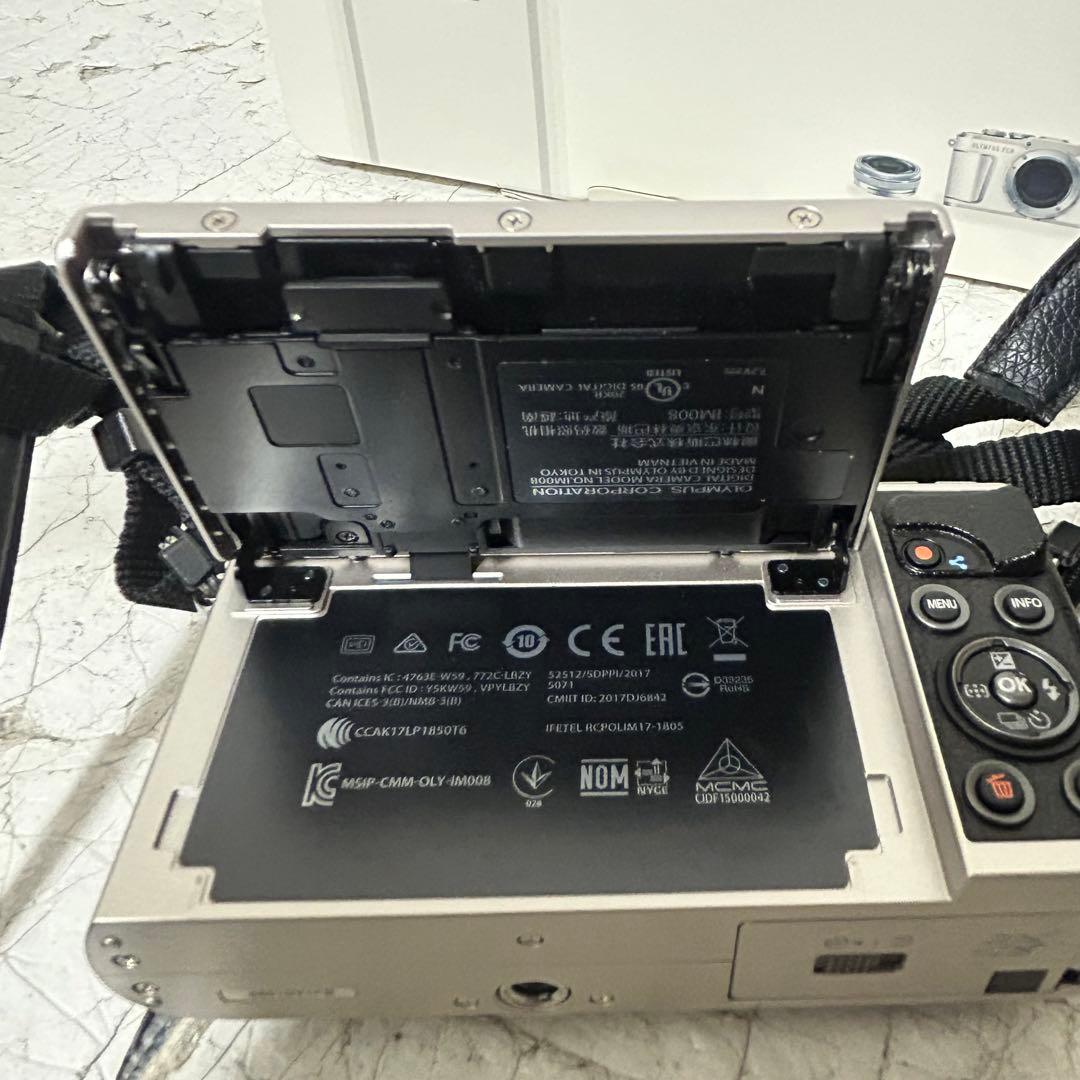 OLYMPUSミラーレス一眼カメラ E−PL9 ダブルズームキット