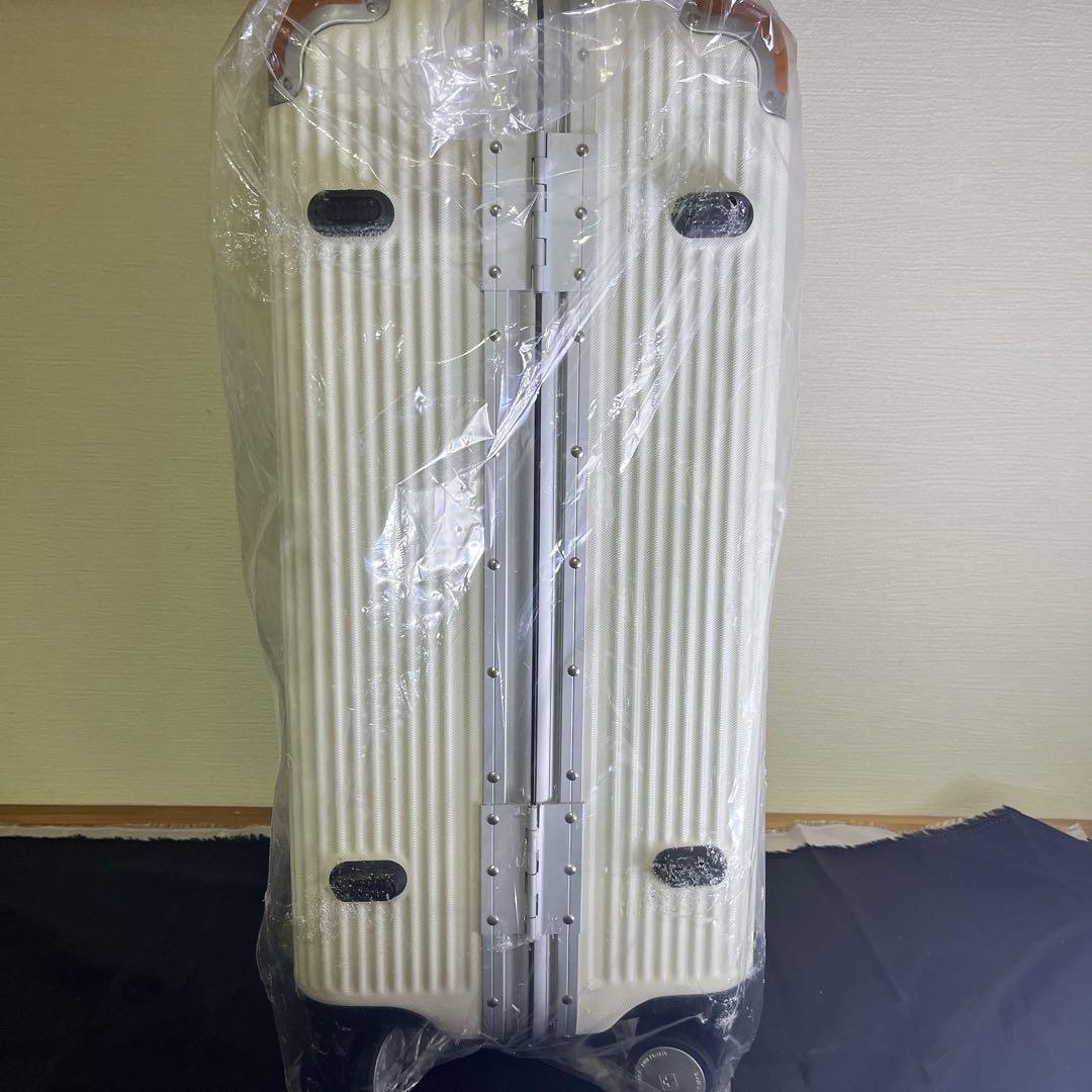 未使用 スイスミリタリー プレミアム Cタイプ 64L ホワイト TSAロック付