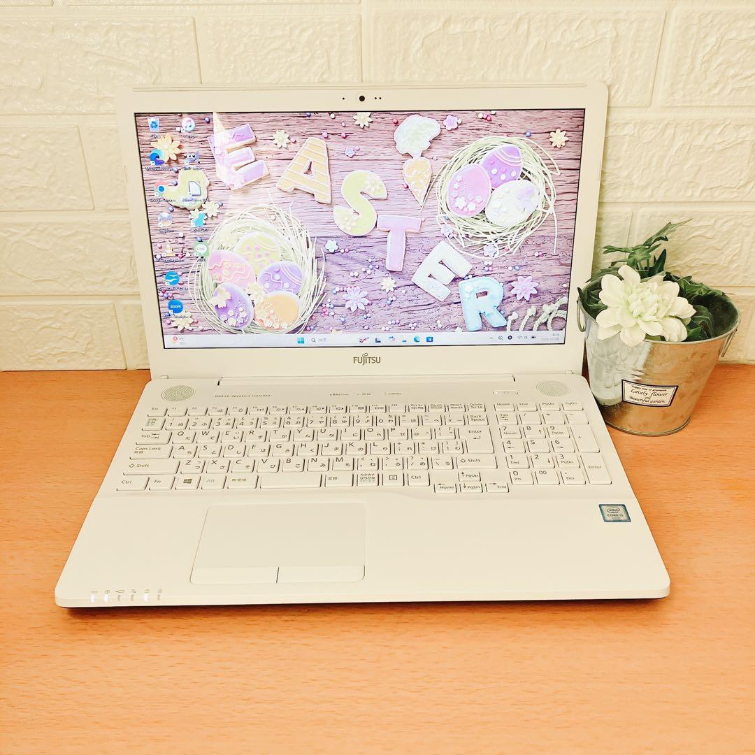 Windows11✨SSDで快適☘️カメラ付すぐ使える白ノートパソコン