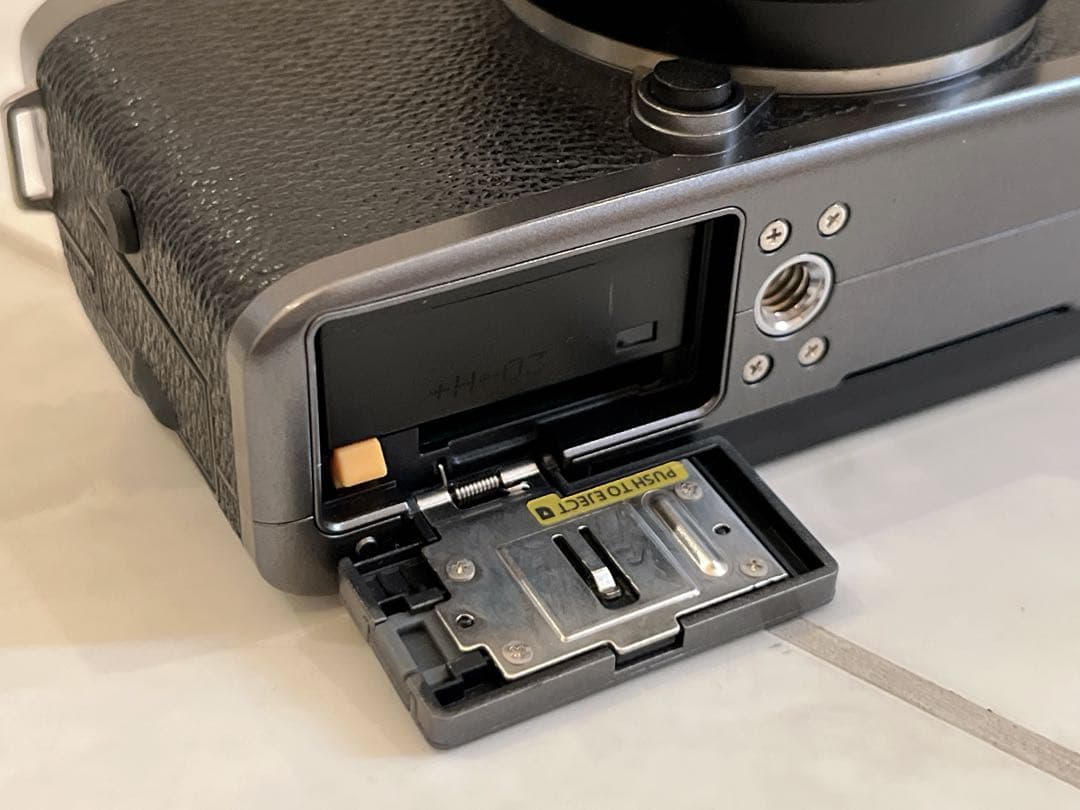 美品 FUJIFILM X-T100 コンパクト デジタルカメラ ミラーレス