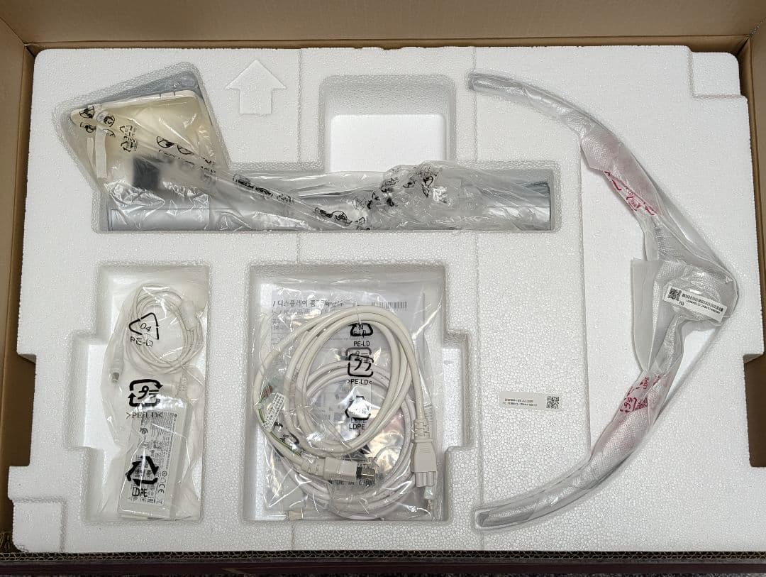 LG ディスプレイ 27インチ 4K モニター 27UP650-W