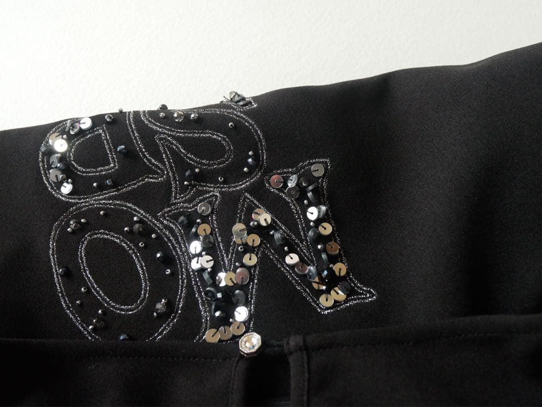 MORABITO SPELLモラビト　プルオーバートップス 刺繍 サイズ38