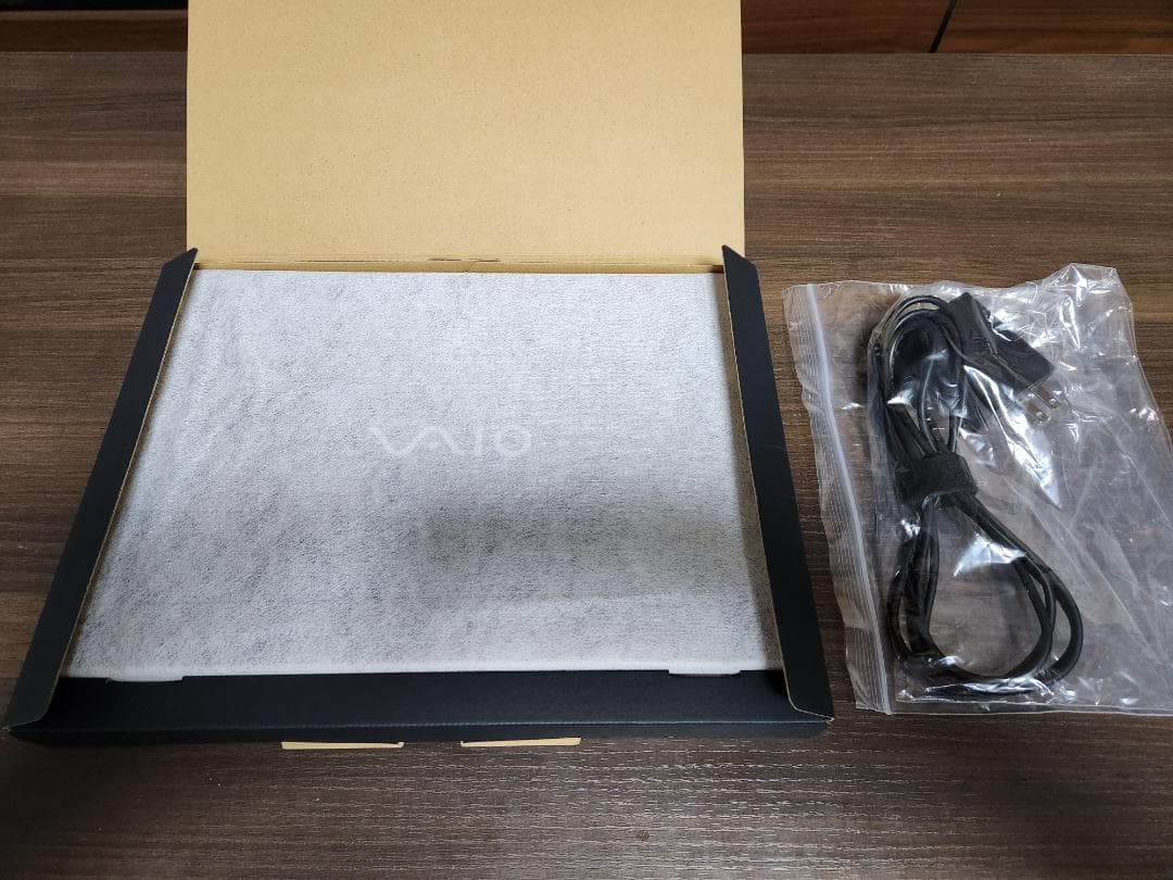 使用少美品 VAIO SX14 i7-1260P 16GB 1TB Office